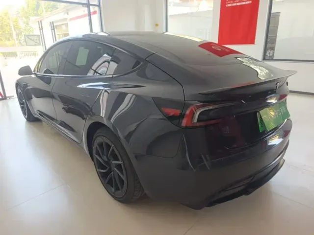 Tesla Model 3 — Фото автомобиля 4