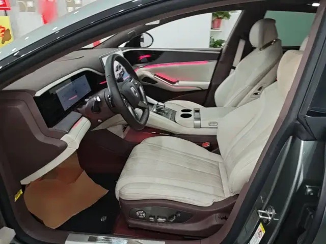 Denza Z9GT — Фото автомобиля 14