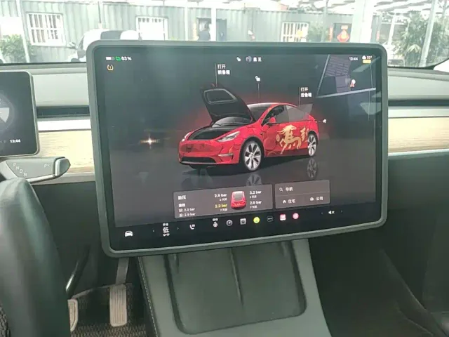 Tesla Model Y — Фото автомобиля 12