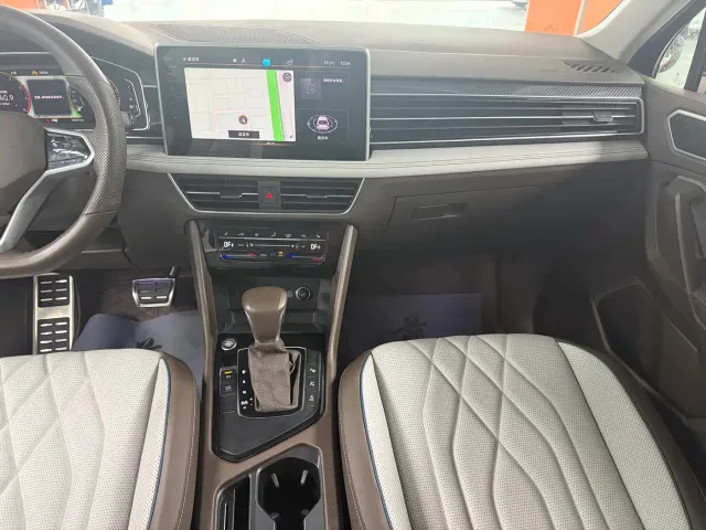 Volkswagen Tiguan L — Фото автомобиля 13