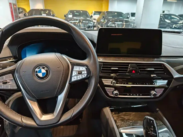 BMW 5 Series — Фото автомобиля 5