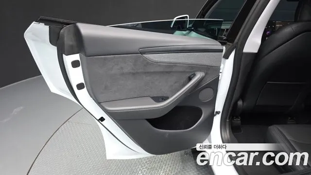 Tesla Model Y — Фото автомобиля 25