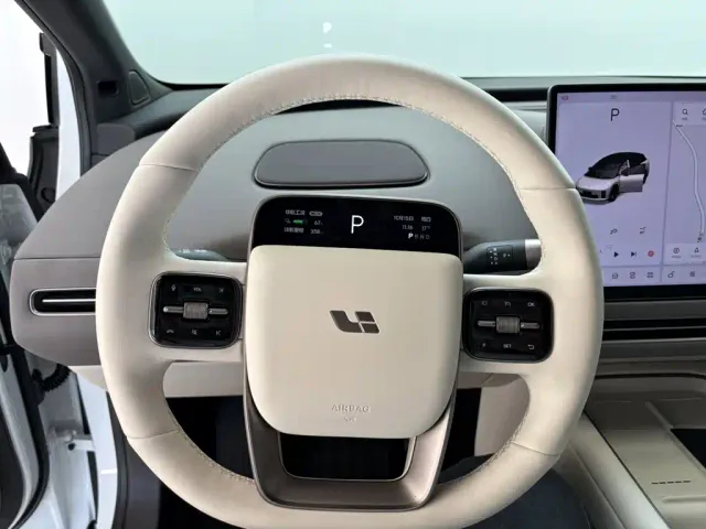 Li Auto i6 — Фото автомобиля 13
