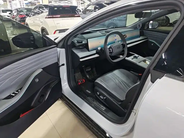 Geely Galaxy E8 — Фото автомобиля 15