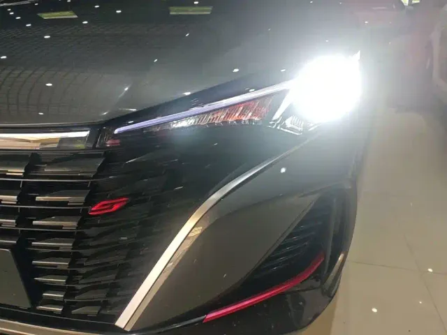 Changan Eado — Фото автомобиля 23
