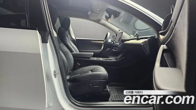 Tesla Model Y — Фото автомобиля 16