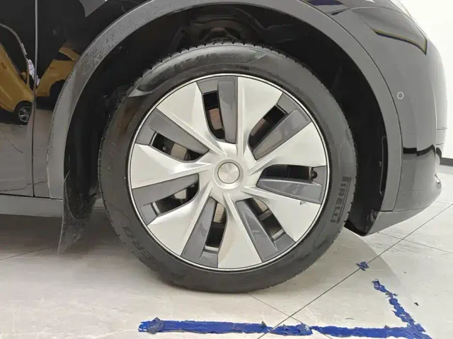 Tesla Model Y — Фото автомобиля 6