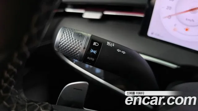 Genesis GV70 — Фото автомобиля 30