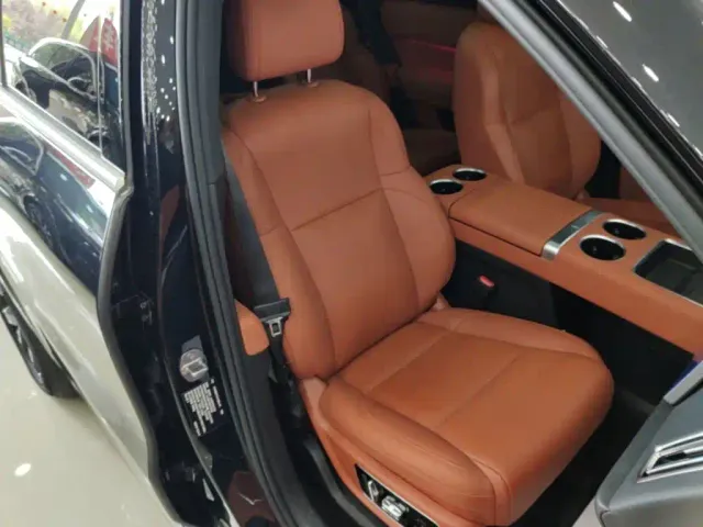 Li Auto L8 — Фото автомобиля 24