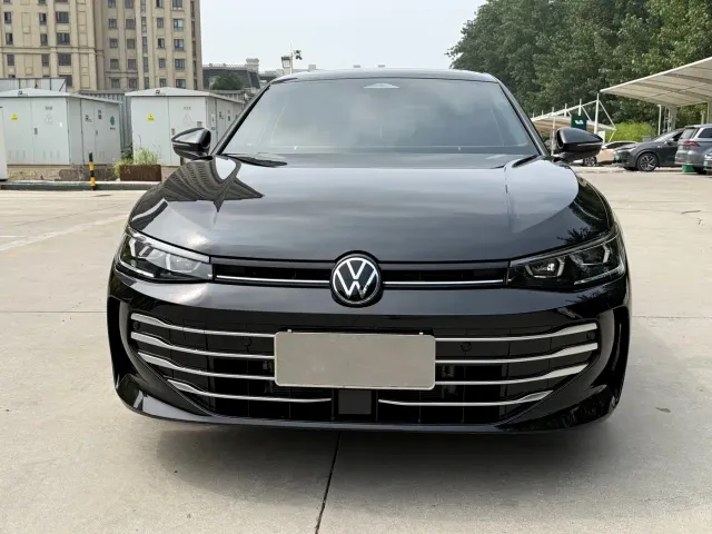 Volkswagen Passat — Фото автомобиля 2