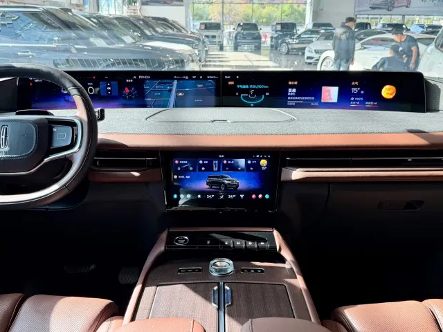 Lincoln Navigator — Фото автомобиля 14