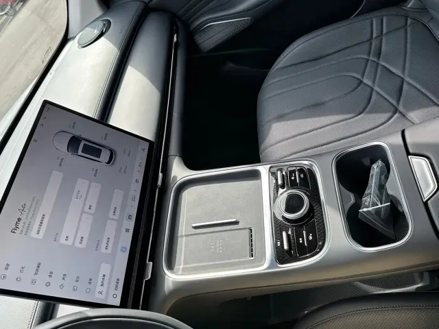 Geely Galaxy Starship 7 EM-i — Фото автомобиля 17