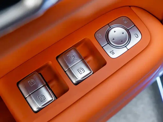 Li Auto L8 — Фото автомобиля 25
