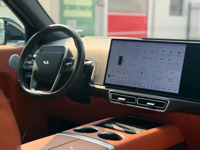 Li Auto L7 — Фото автомобиля 12