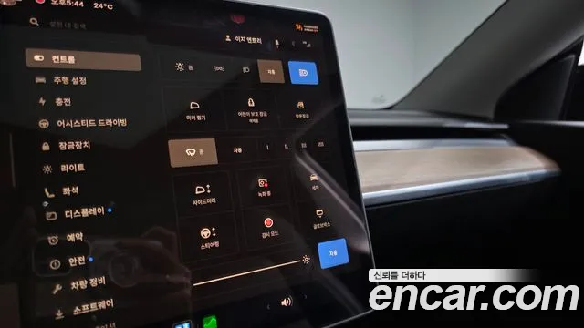 Tesla Model Y — Фото автомобиля 29