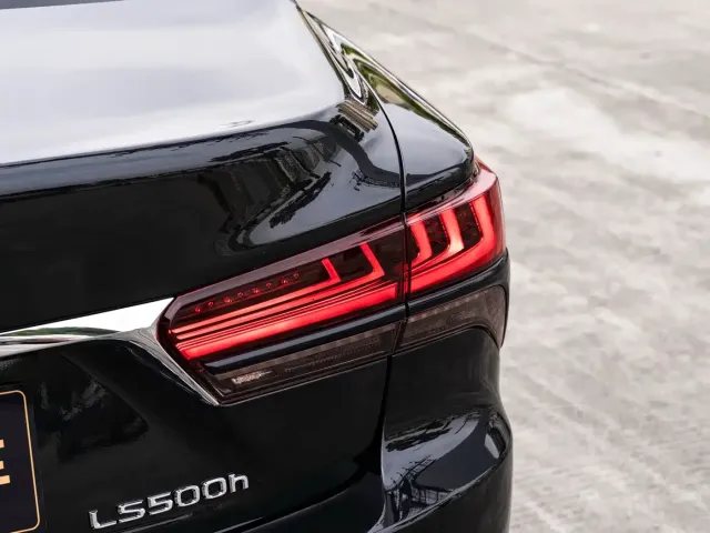 Lexus LS — Фото автомобиля 7