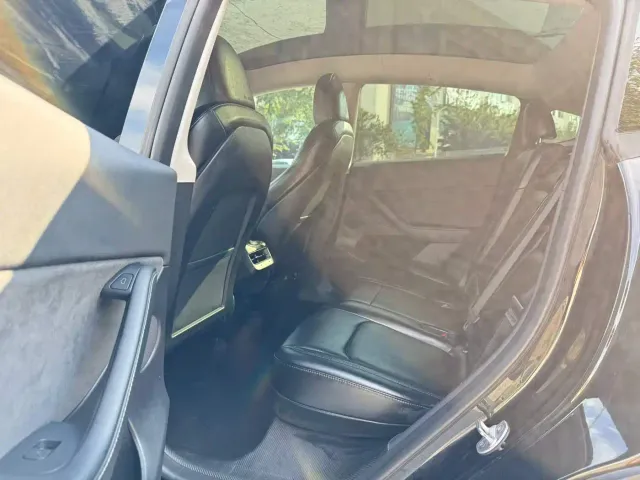 Tesla Model Y — Фото автомобиля 6