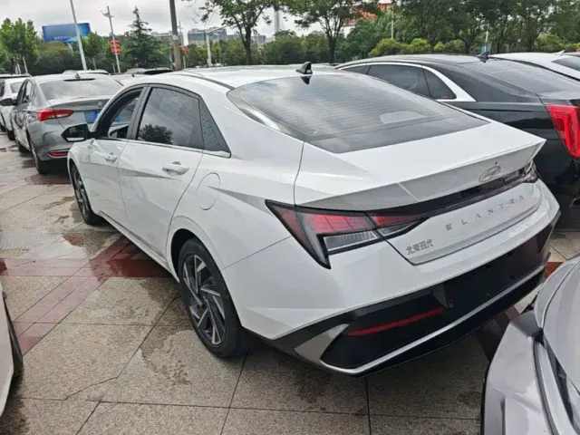 Hyundai Elantra — Фото автомобиля 4