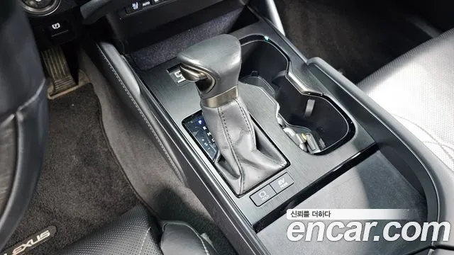 Lexus ES — Фото автомобиля 9