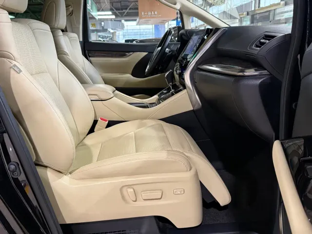 Toyota Vellfire — Фото автомобиля 9