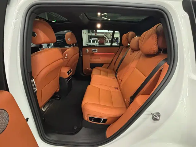 Li Auto L7 — Фото автомобиля 8
