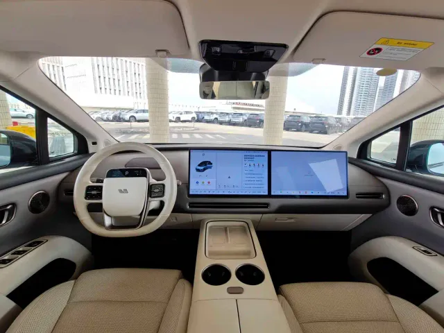 Li Auto i8 — Фото автомобиля 10