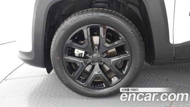 Jeep Renegade — Фото автомобиля 5