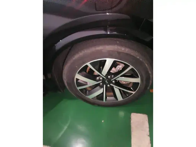 Li Auto L8 — Фото автомобиля 7