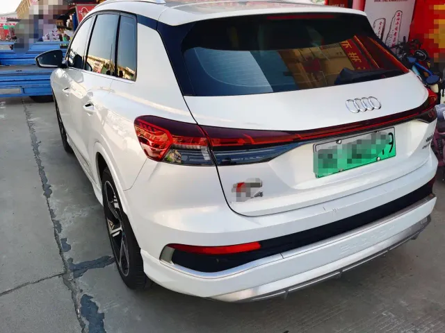 Audi Q4 e-tron — Фото автомобиля 4