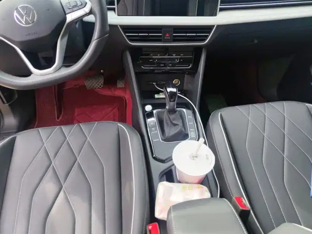 Volkswagen Tiguan L — Фото автомобиля 13