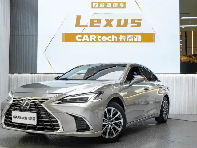 Фотография автомобиля — Lexus ES
