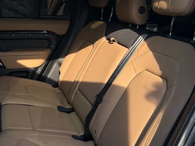 Land Rover Defender — Фото автомобиля 10