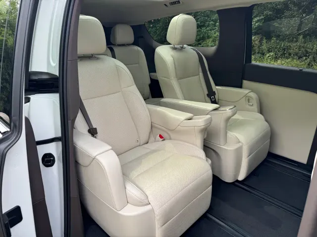 Li Auto MEGA — Фото автомобиля 13