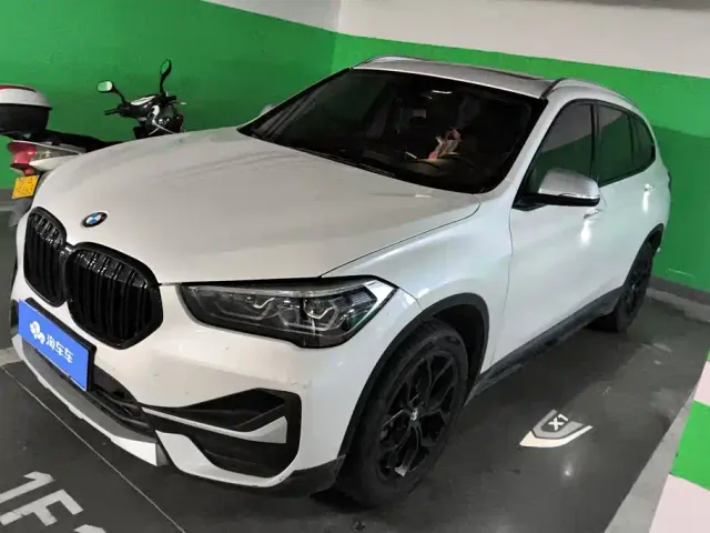 Фотография автомобиля — BMW X1