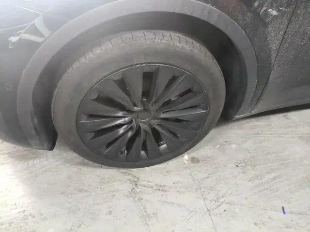 Tesla Model Y — Фото автомобиля 22