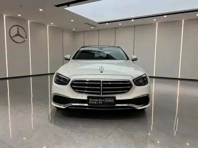 Mercedes-Benz E-Class — Фото автомобиля 2