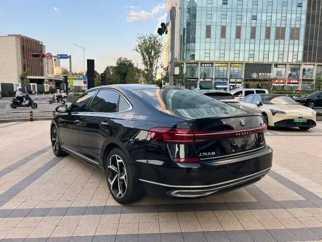 Volkswagen Passat 2023 330TSI Starlight Luxury Edition — Фото автомобиля 9
