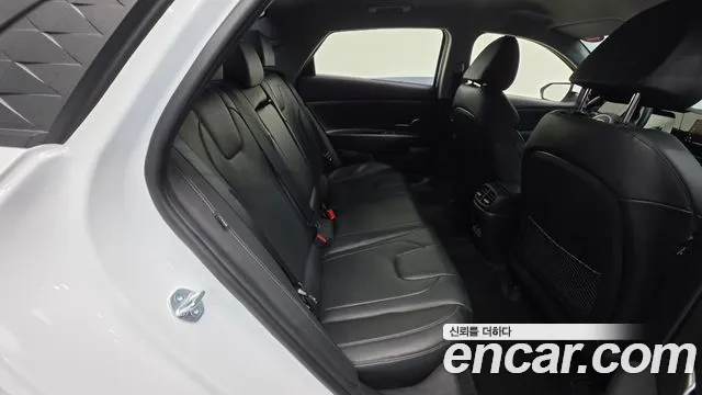Hyundai Avante CN7 — Фото автомобиля 11