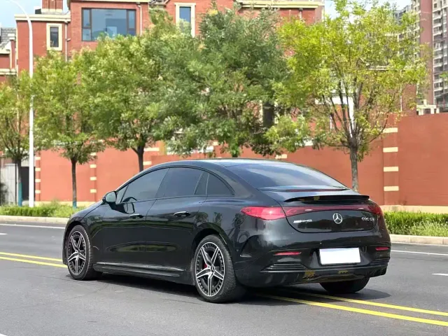 Mercedes-Benz EQE AMG — Фото автомобиля 7
