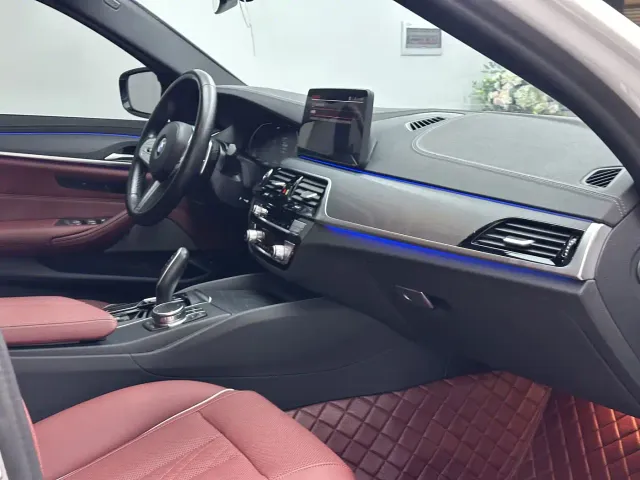 BMW 5 Series — Фото автомобиля 16