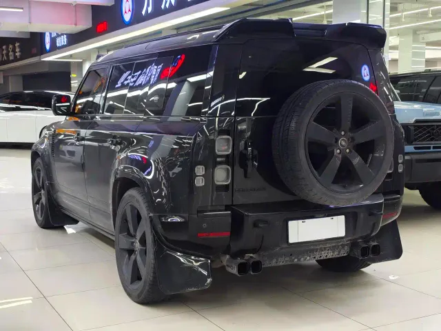 Land Rover Defender — Фото автомобиля 4
