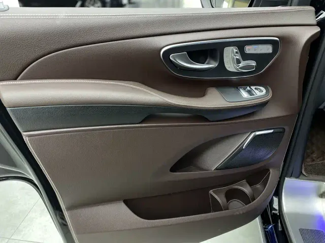 Mercedes-Benz V-Class — Фото автомобиля 18