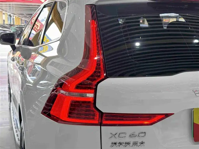 Volvo XC60 — Фото автомобиля 8