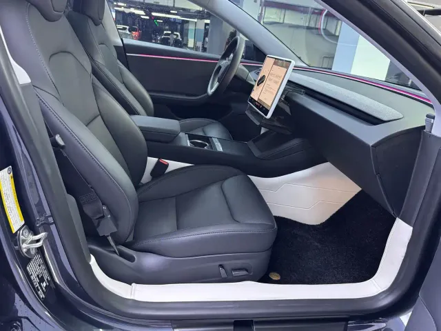 Tesla Model 3 — Фото автомобиля 7