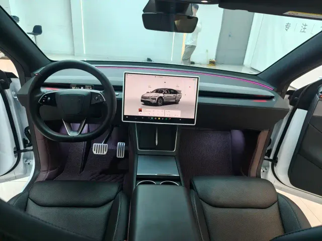 Tesla Model Y L — Фото автомобиля 8