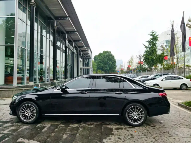 Mercedes-Benz E-Class — Фото автомобиля 4