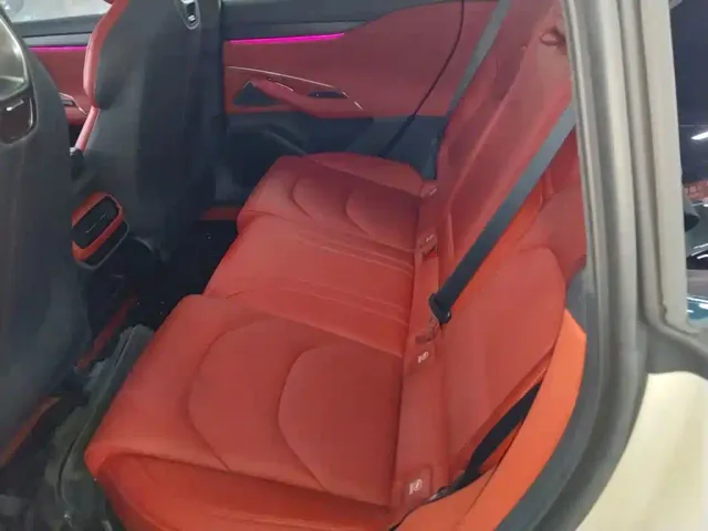 Xiaomi SU7 — Фото автомобиля 16