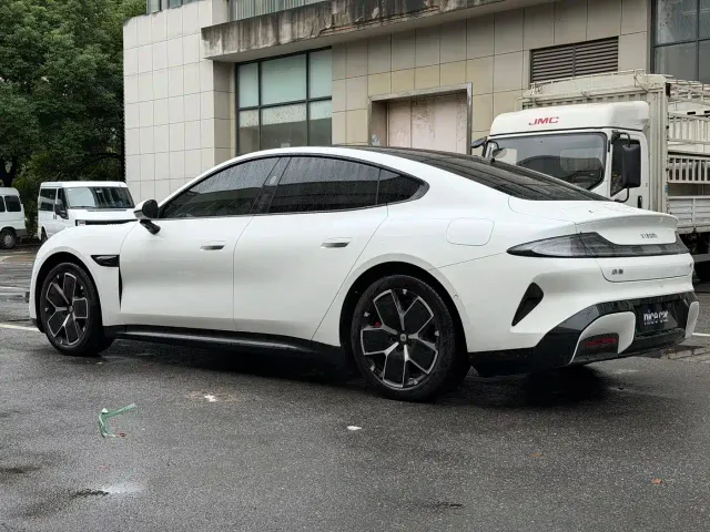 Xiaomi SU7 — Фото автомобиля 4