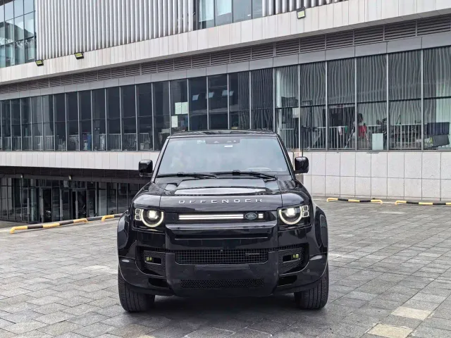 Land Rover Defender — Фото автомобиля 2
