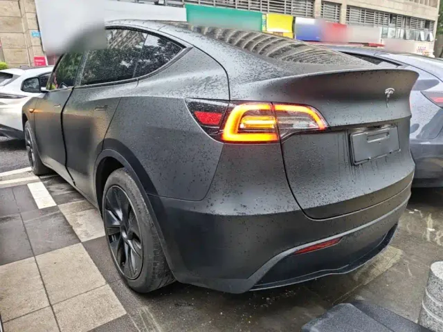 Tesla Model Y — Фото автомобиля 4